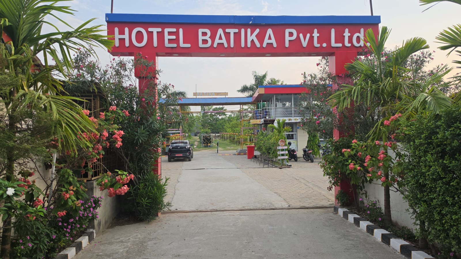 Batika Tourism Hotel Exterior